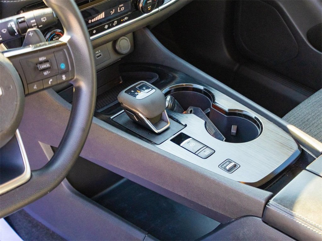 Used 2023 Nissan Rogue SV FWD image 35