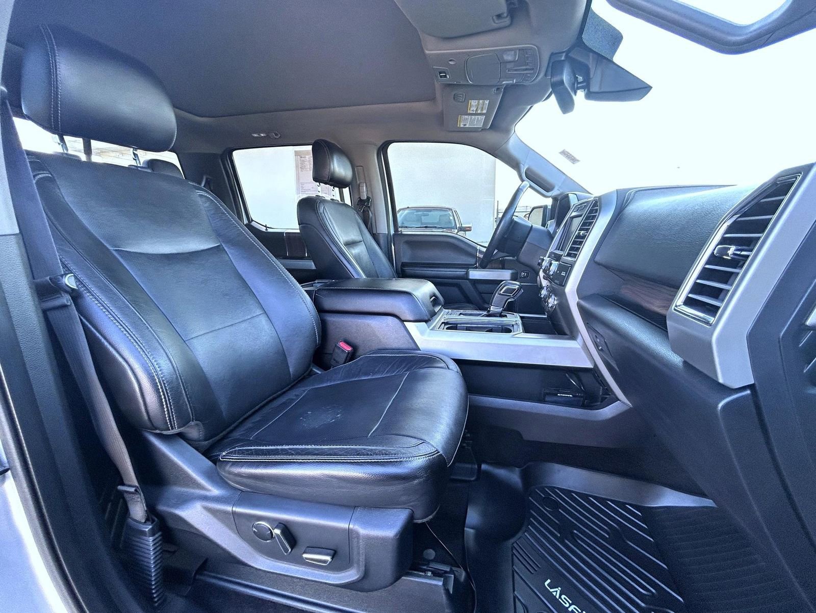 Used 2015 Ford F150 Lariat w/ Equipment Group 502A Luxury image 16