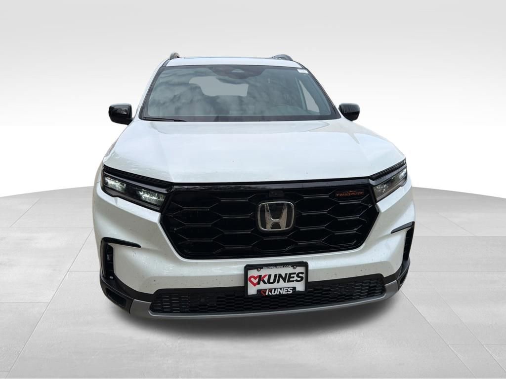 Used 2025 Honda Pilot TrailSport image 4