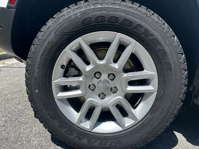 New 2025 Land Rover Defender 110 S image 12