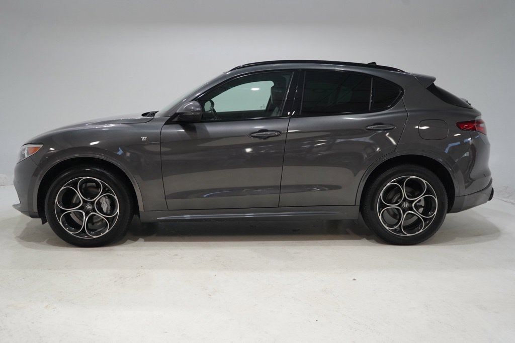 Used 2023 Alfa Romeo Stelvio Ti AWD/4WD image 4