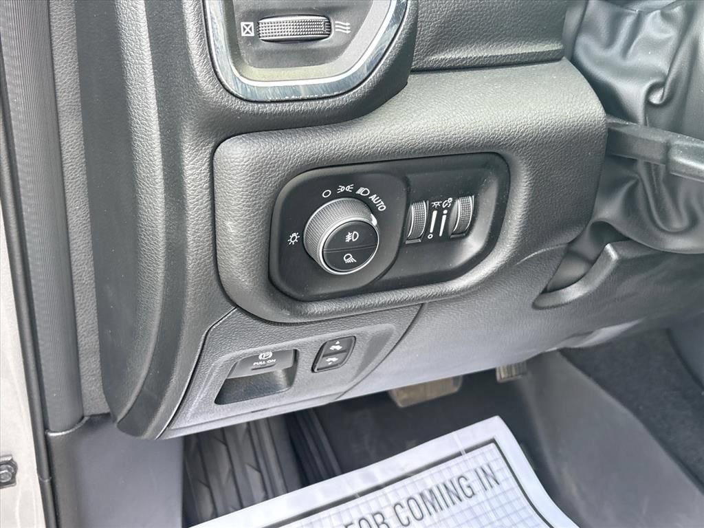 Used 2025 RAM 1500 Laramie w/ Sport Appearance Package AWD/4WD image 8