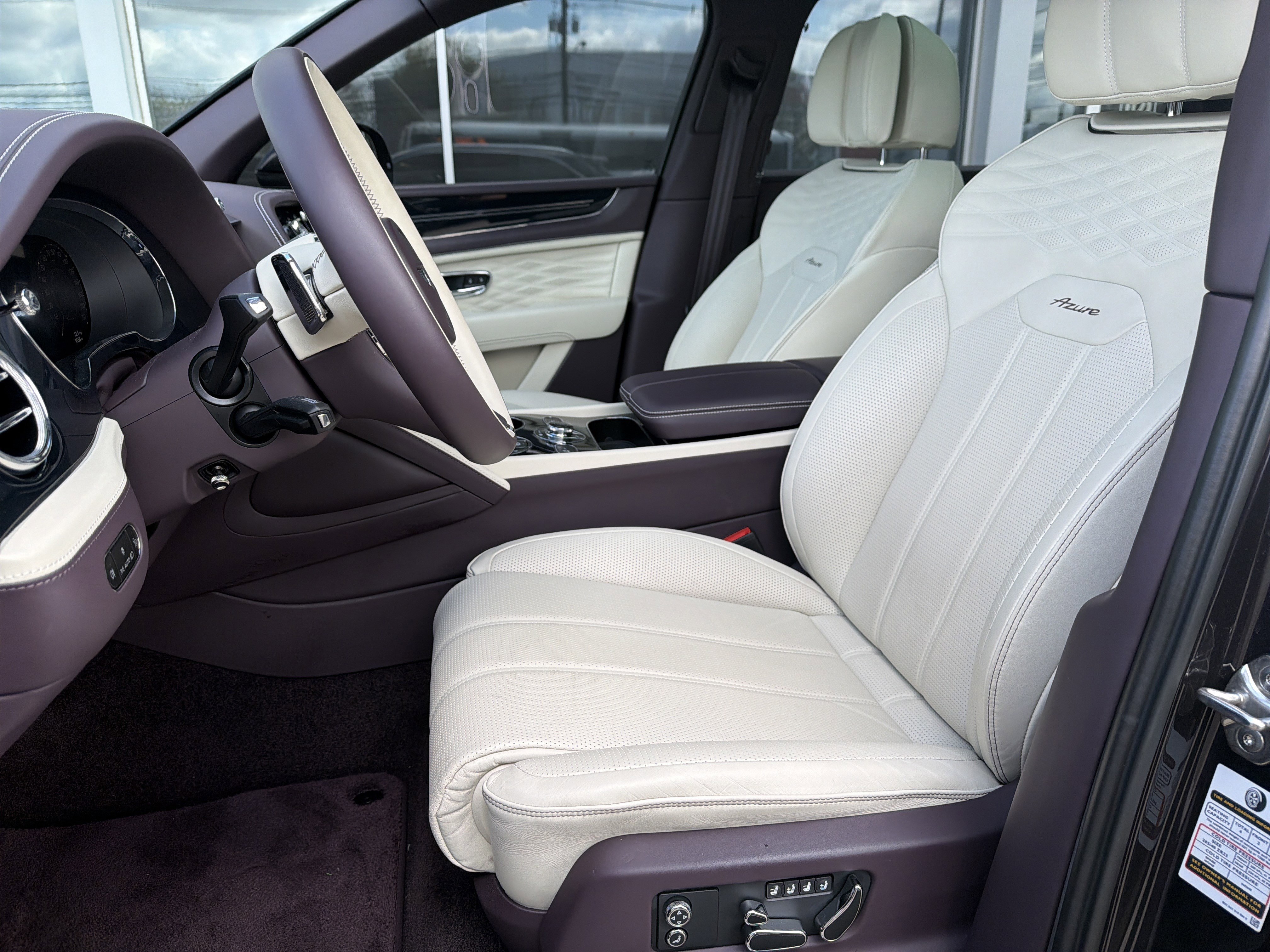 Used 2024 Bentley Bentayga Extended Wheelbase AWD/4WD image 15