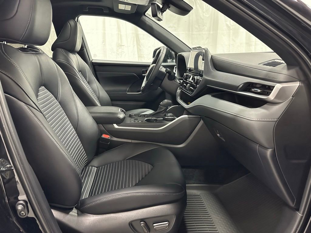 Used 2025 Toyota Highlander XSE AWD/4WD image 67