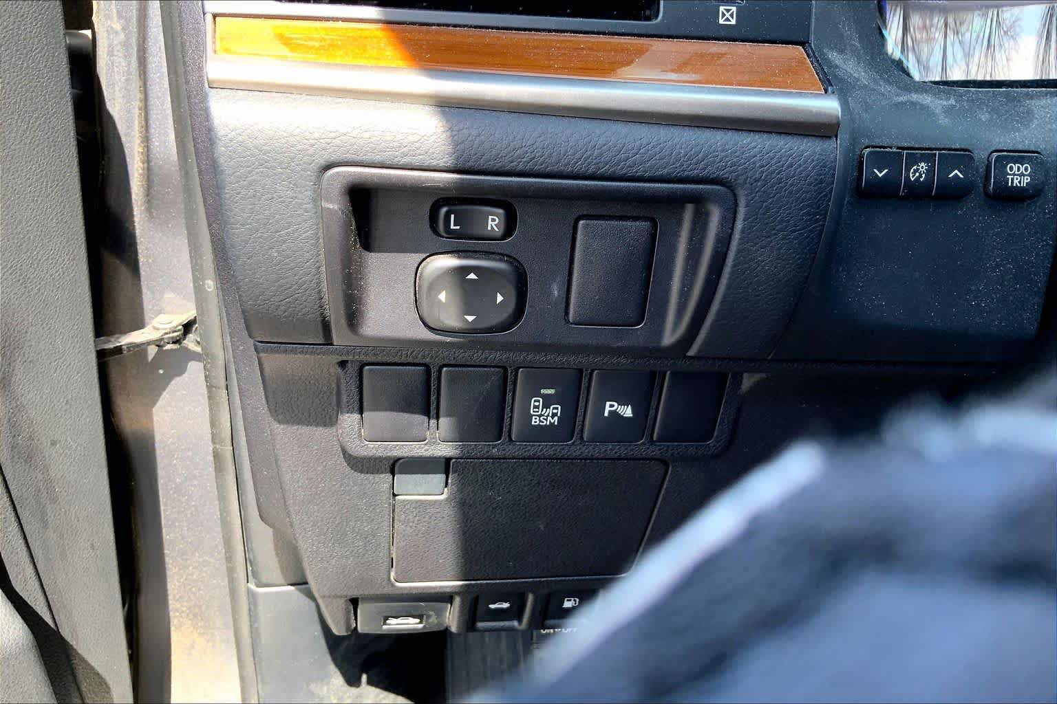Used 2015 Lexus ES 300h w/ Navigation System Package FWD image 35