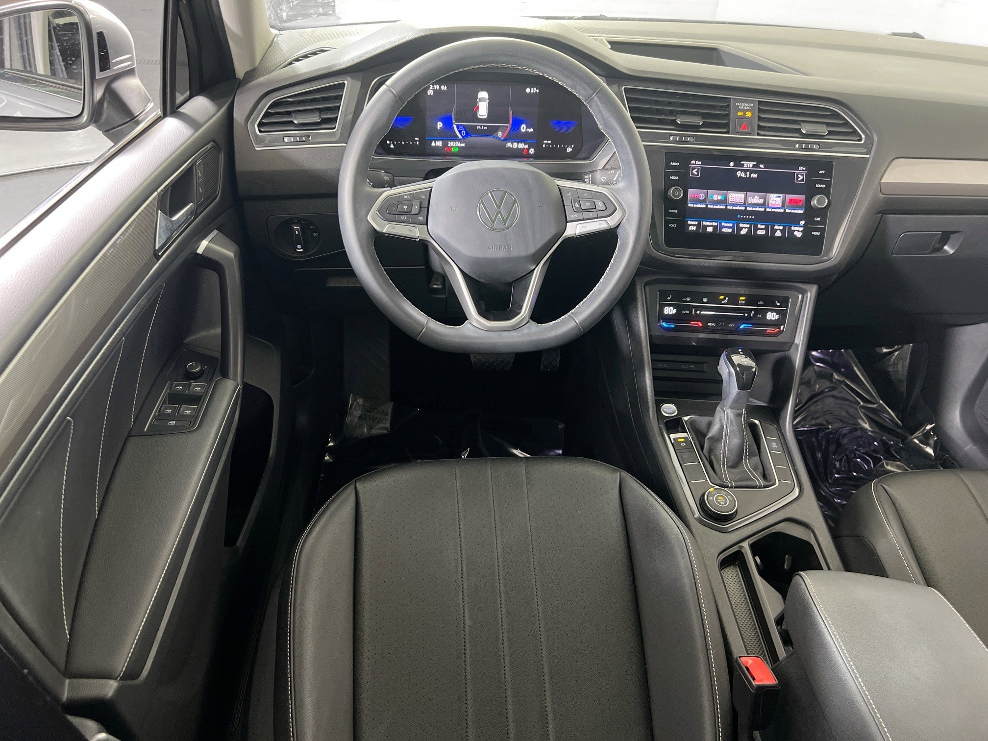 Used 2023 Volkswagen Tiguan SE AWD/4WD image 22