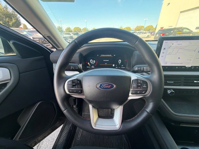 Used 2025 Ford Explorer Active AWD/4WD image 22
