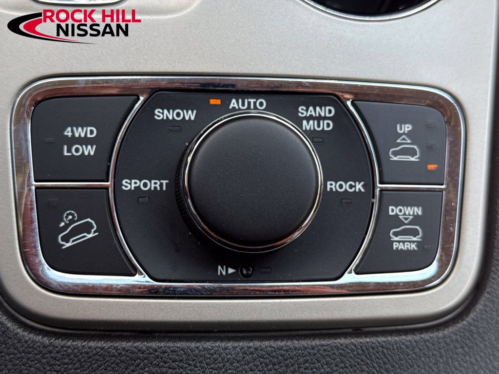 Used 2012 Jeep Grand Cherokee Overland AWD/4WD image 25
