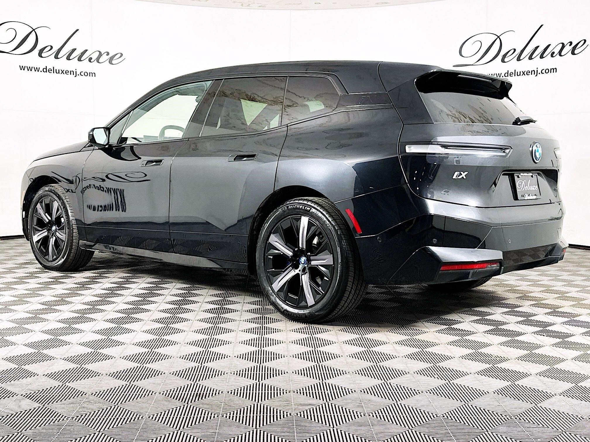Used 2024 BMW iX xDrive50 w/ Premium Package AWD/4WD image 4