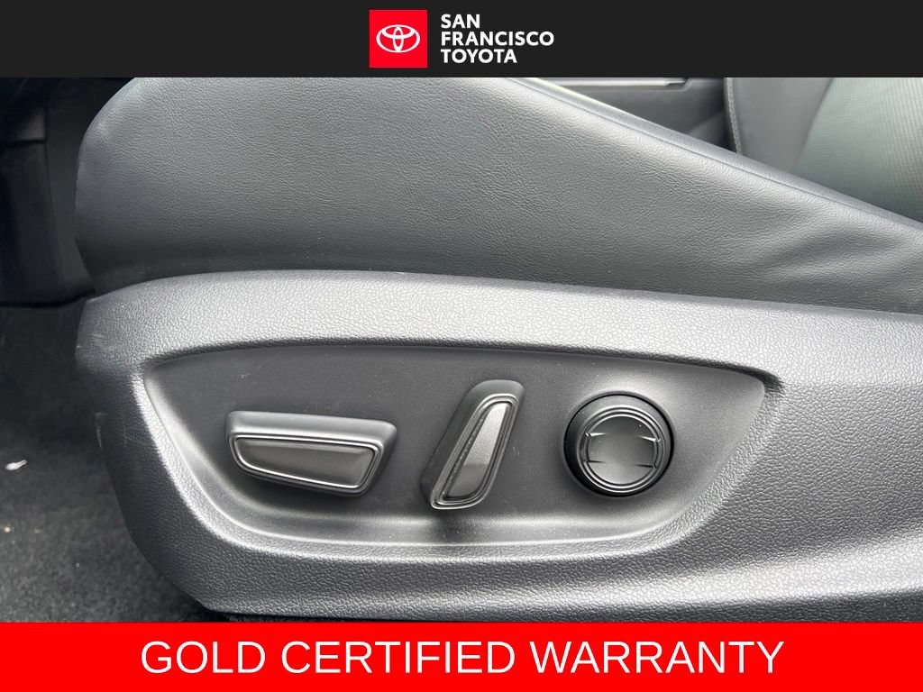Certified 2025 Toyota Prius XLE FWD image 12