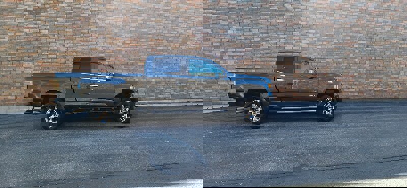 Used 2018 GMC Canyon Denali image 5