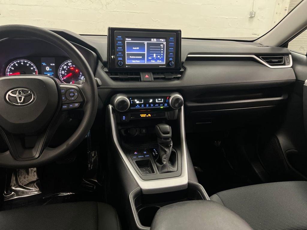 Used 2021 Toyota RAV4 LE image 19