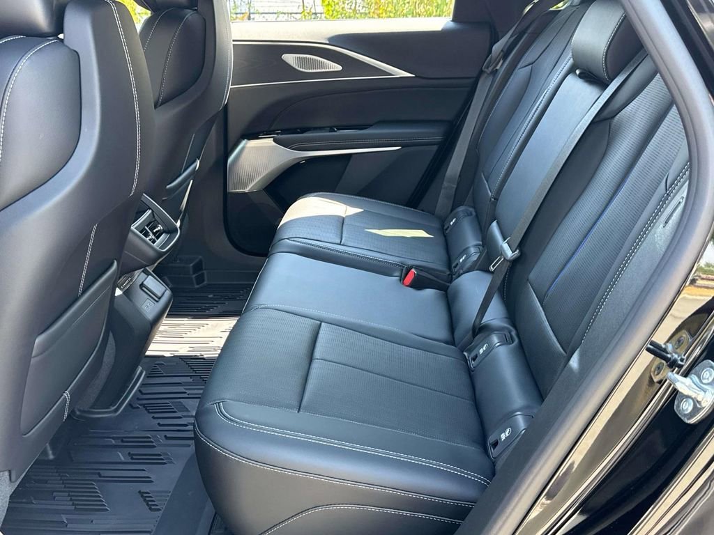 New 2026 Cadillac Lyriq Premium Luxury w/ LPO, Floor Liner Package AWD/4WD image 8