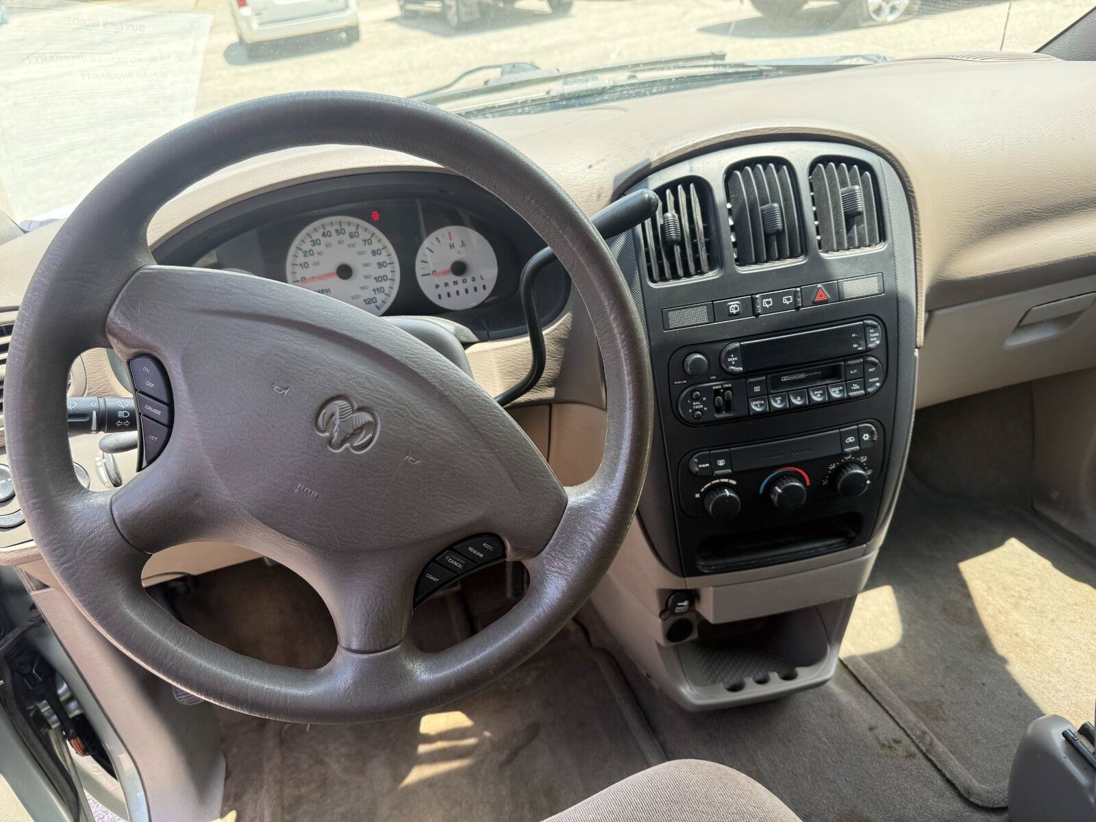 Used 2003 Dodge Caravan SE FWD image 12