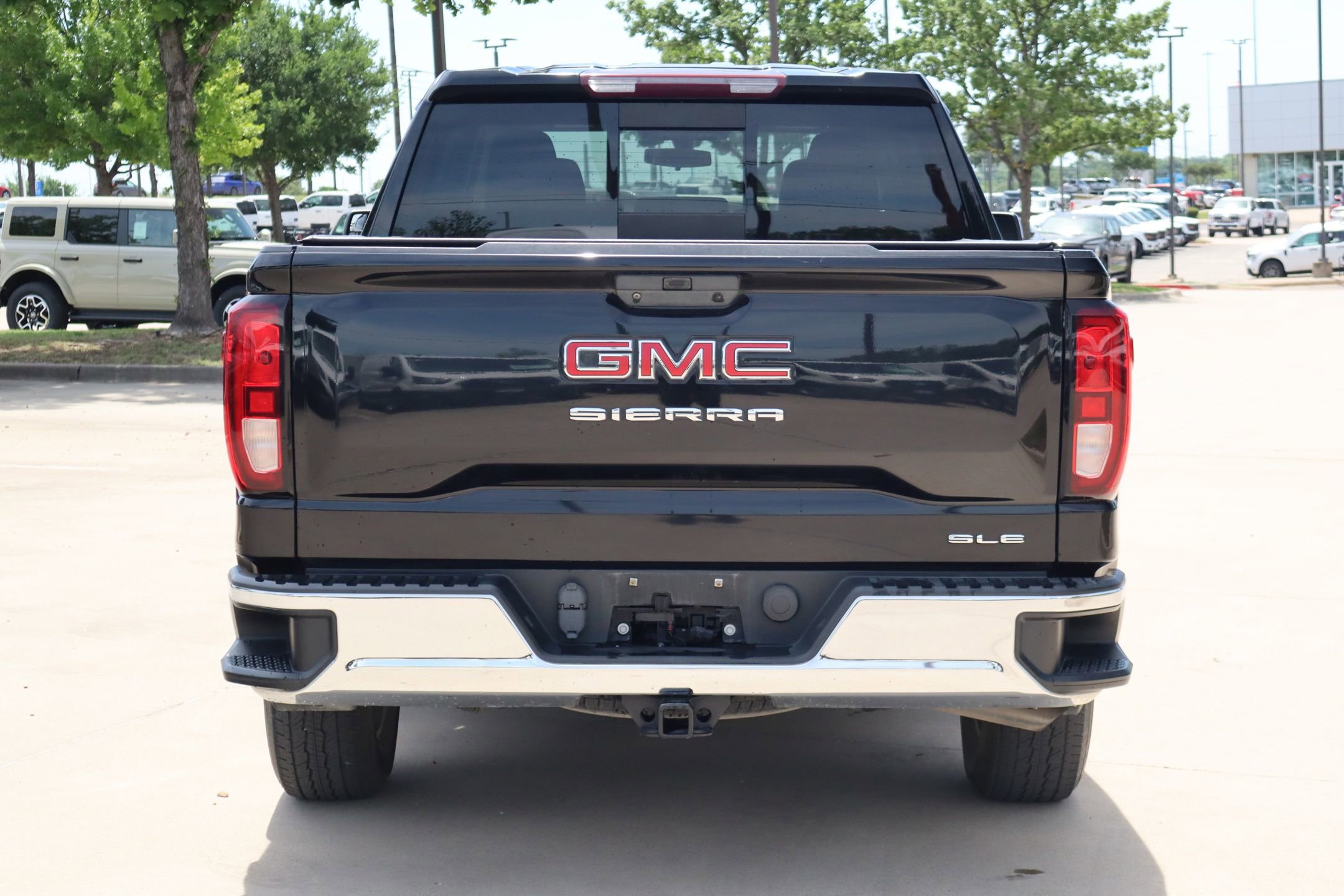Used 2021 GMC Sierra 1500 SLE w/ Preferred Package AWD/4WD image 4
