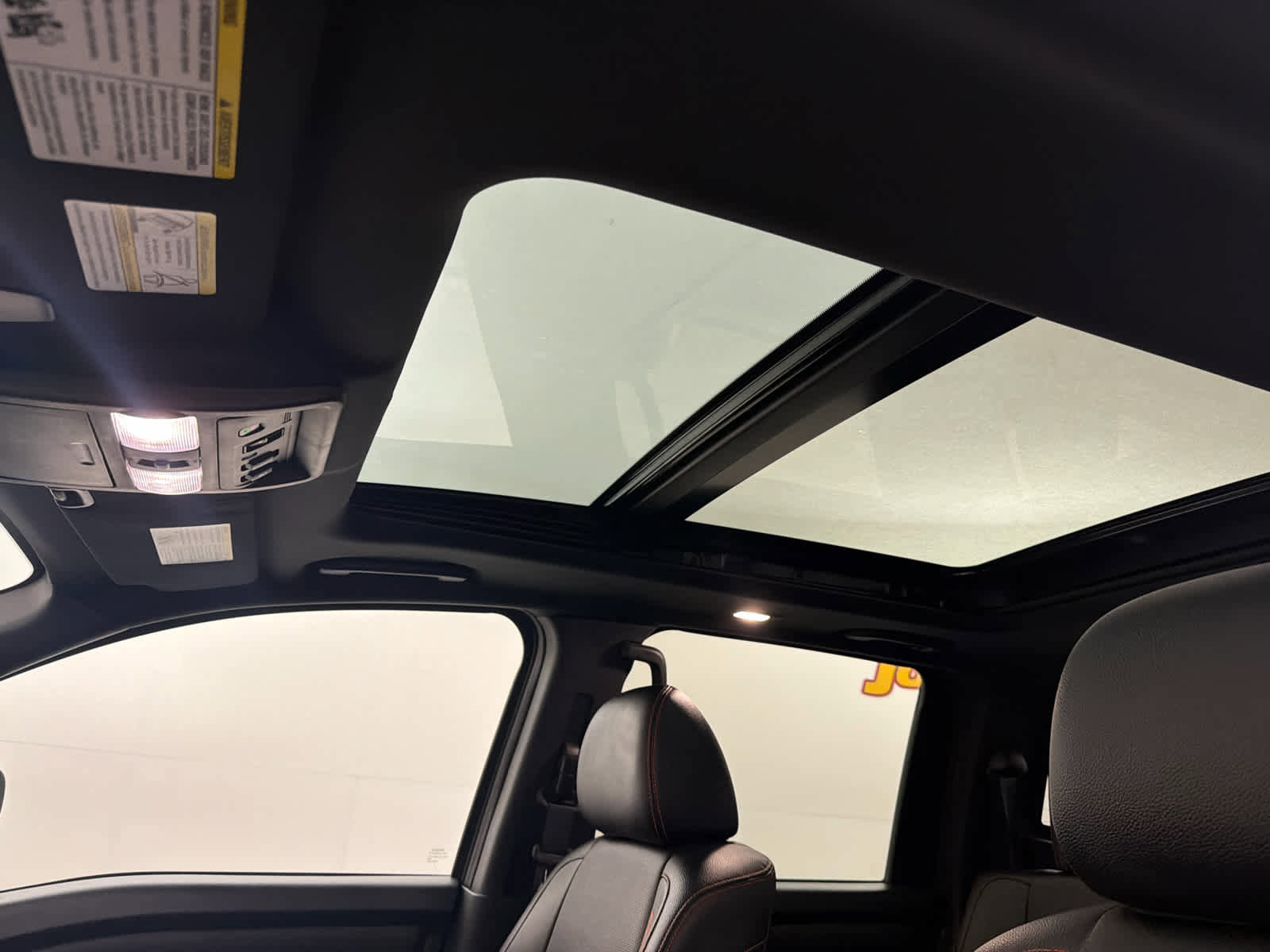 Used 2024 Nissan Titan PRO-4X w/ Pro-4x Convenience Package image 15