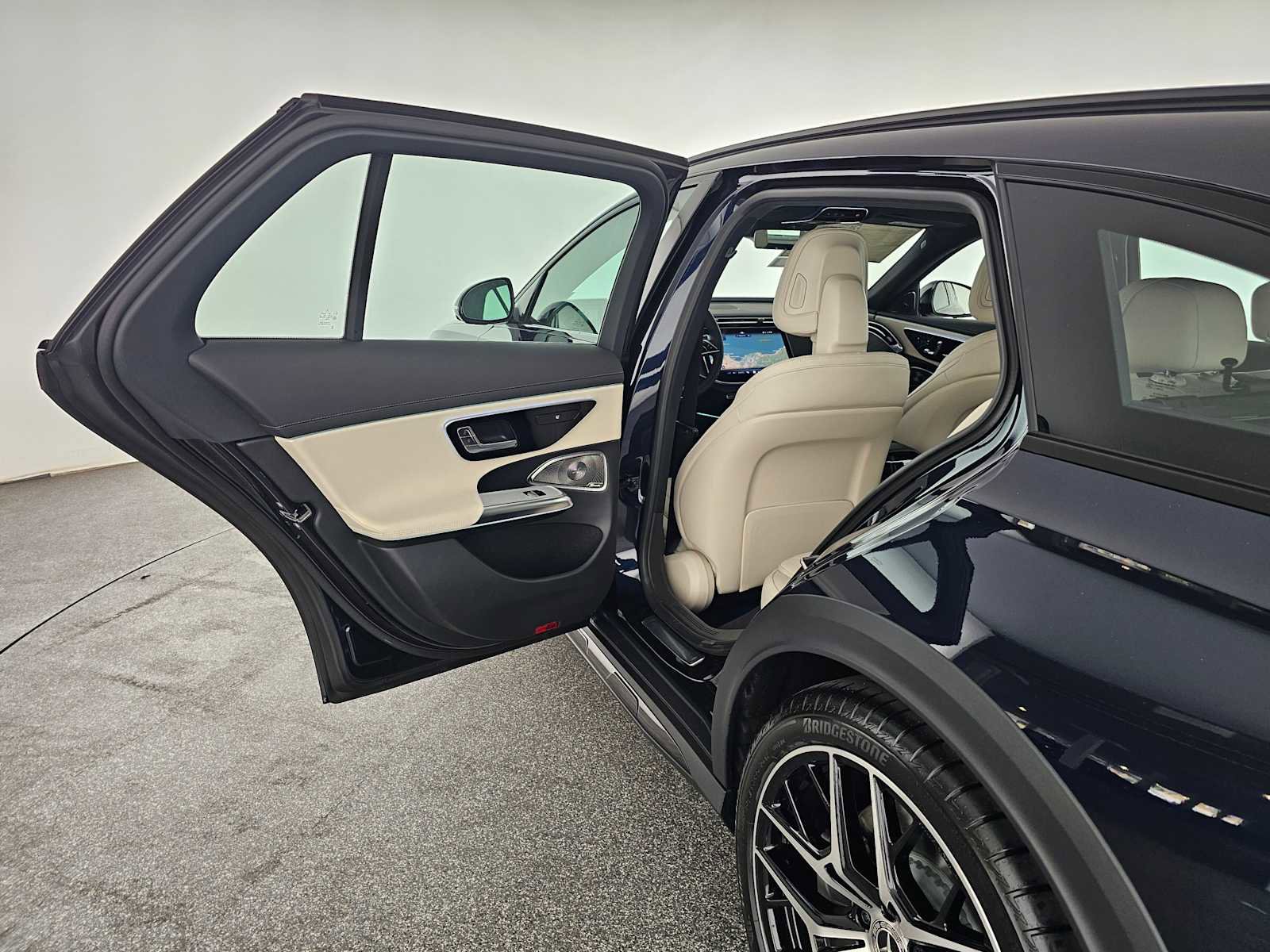 New 2026 Mercedes-Benz E 450 4MATIC All-Terrain Wagon image 18
