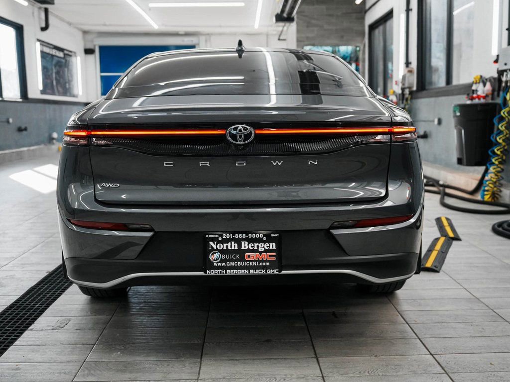 Used 2023 Toyota Crown XLE image 7