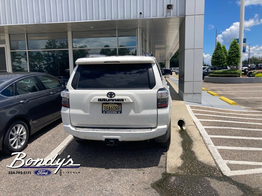 Used 2020 Toyota 4Runner SR5 AWD/4WD image 4
