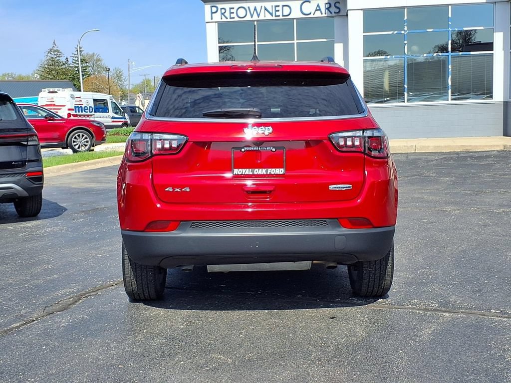 Used 2025 Jeep Compass Latitude AWD/4WD image 19