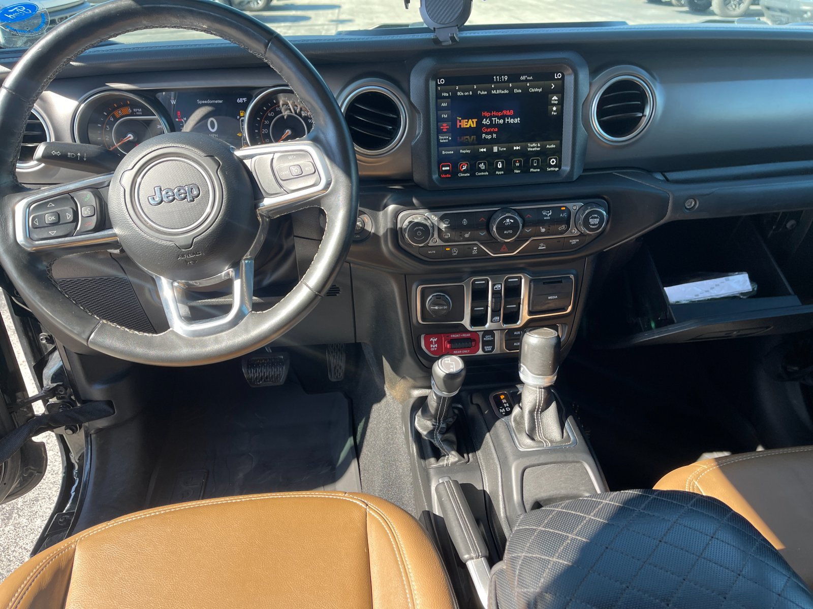 Used 2023 Jeep Gladiator Rubicon w/ LED Lighting Group AWD/4WD image 16