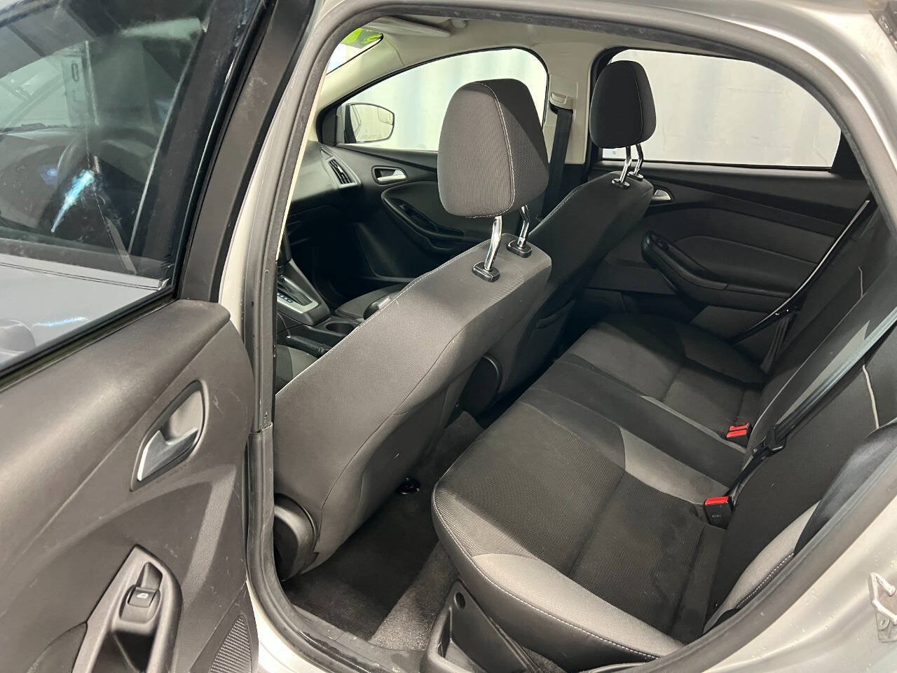 Used 2012 Ford Focus SE FWD image 9