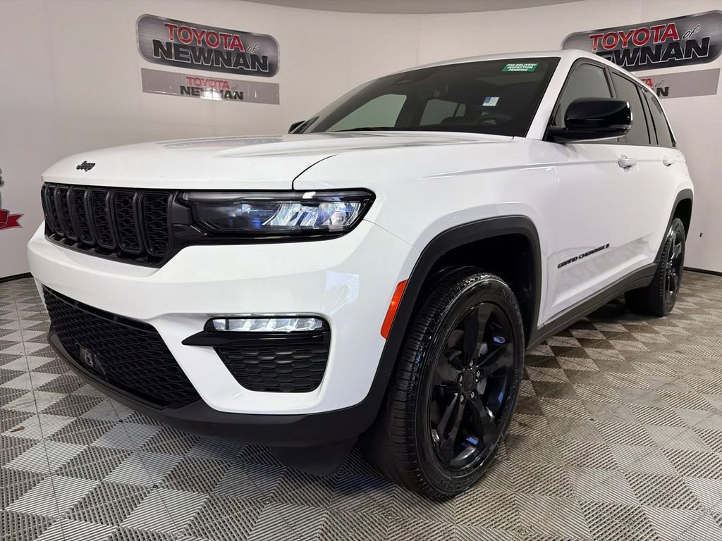 Used 2025 Jeep Grand Cherokee Limited w/ Black Appearance Package AWD/4WD image 9