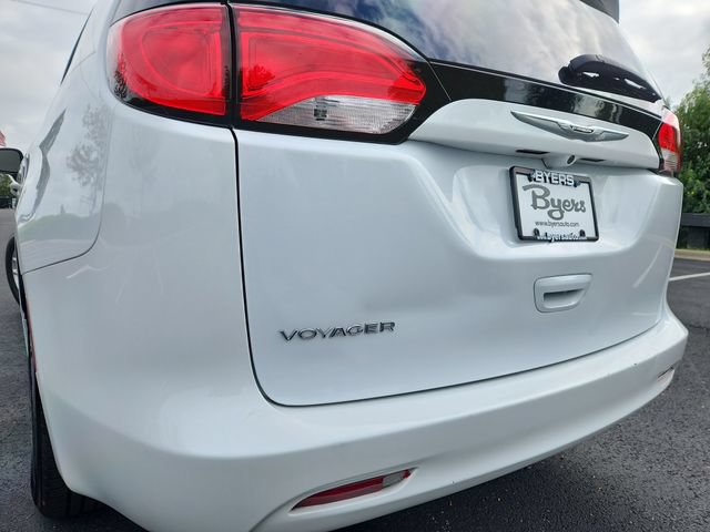 Used 2022 Chrysler Voyager LX FWD image 14