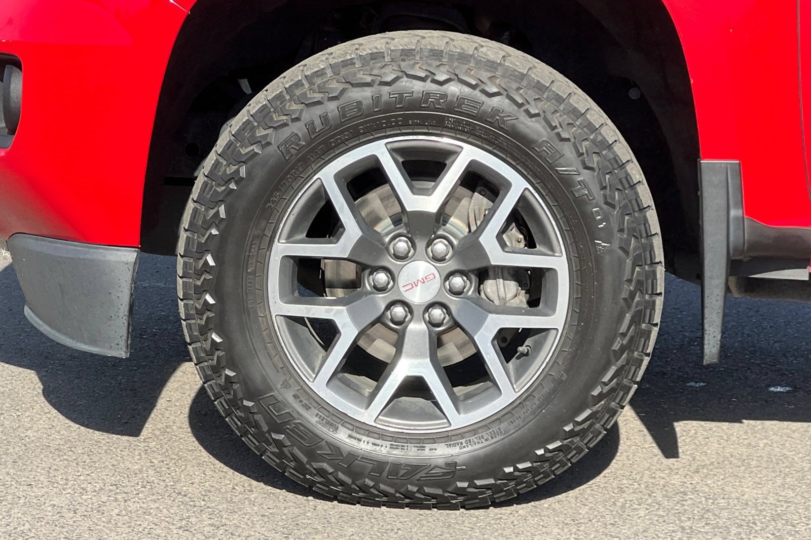 Used 2015 GMC Canyon SLE w/ All-Terrain Package AWD/4WD image 25