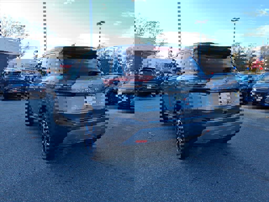 Certified 2022 Nissan Rogue SV image 6