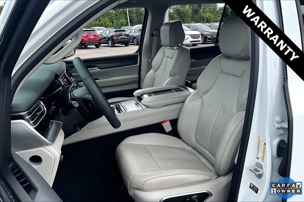 Used 2023 Jeep Wagoneer Series III w/ Preferred Equipment Group AWD/4WD image 20
