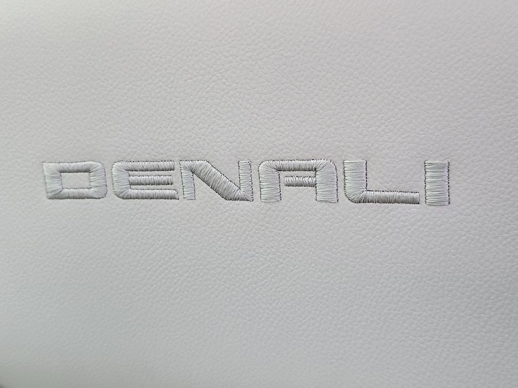 Used 2022 GMC Acadia Denali w/ Black Diamond Edition AWD/4WD image 8