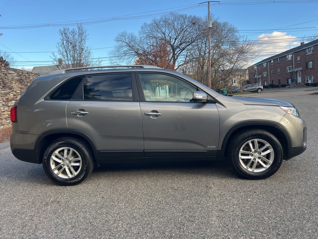 Used 2015 Kia Sorento LX image 6