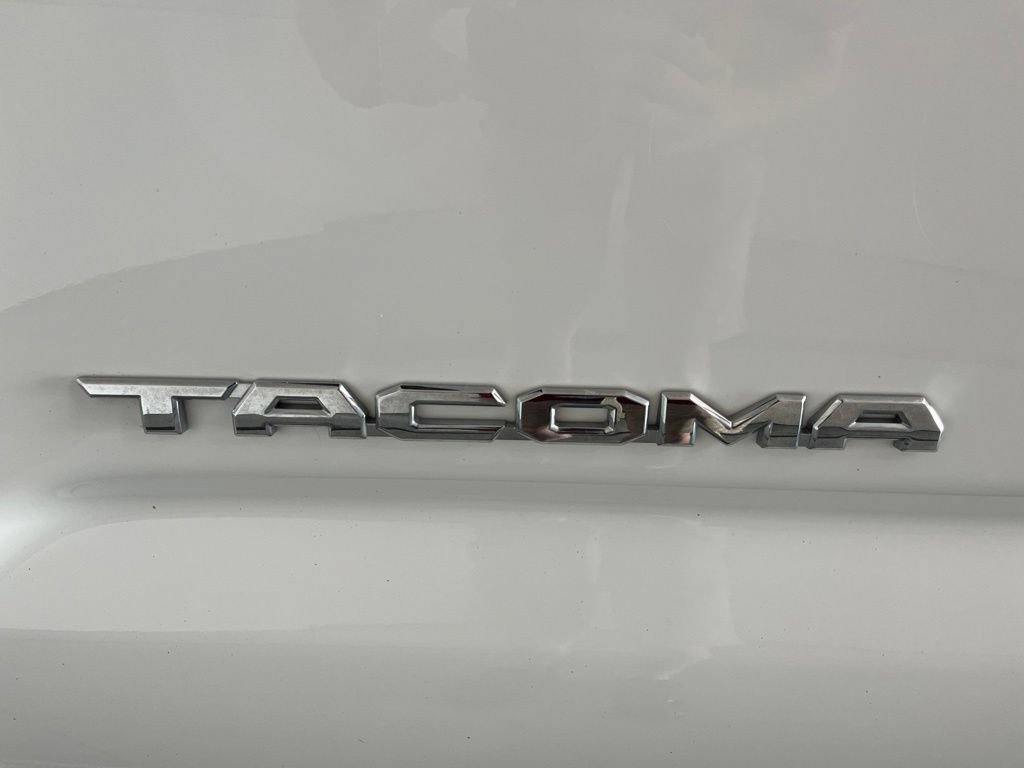 Used 2018 Toyota Tacoma Limited AWD/4WD image 38