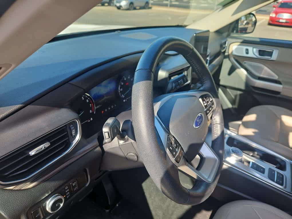 Used 2023 Ford Explorer Limited w/ Limited Technology Package RWD image 10