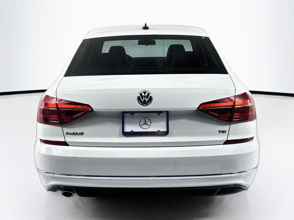 Used 2018 Volkswagen Passat 2.0T R-Line w/ R-Line Lighting Package FWD image 6
