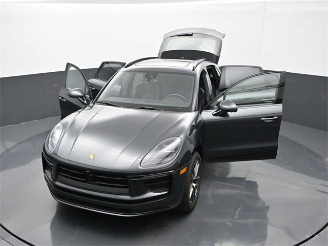 Used 2025 Porsche Macan image 29
