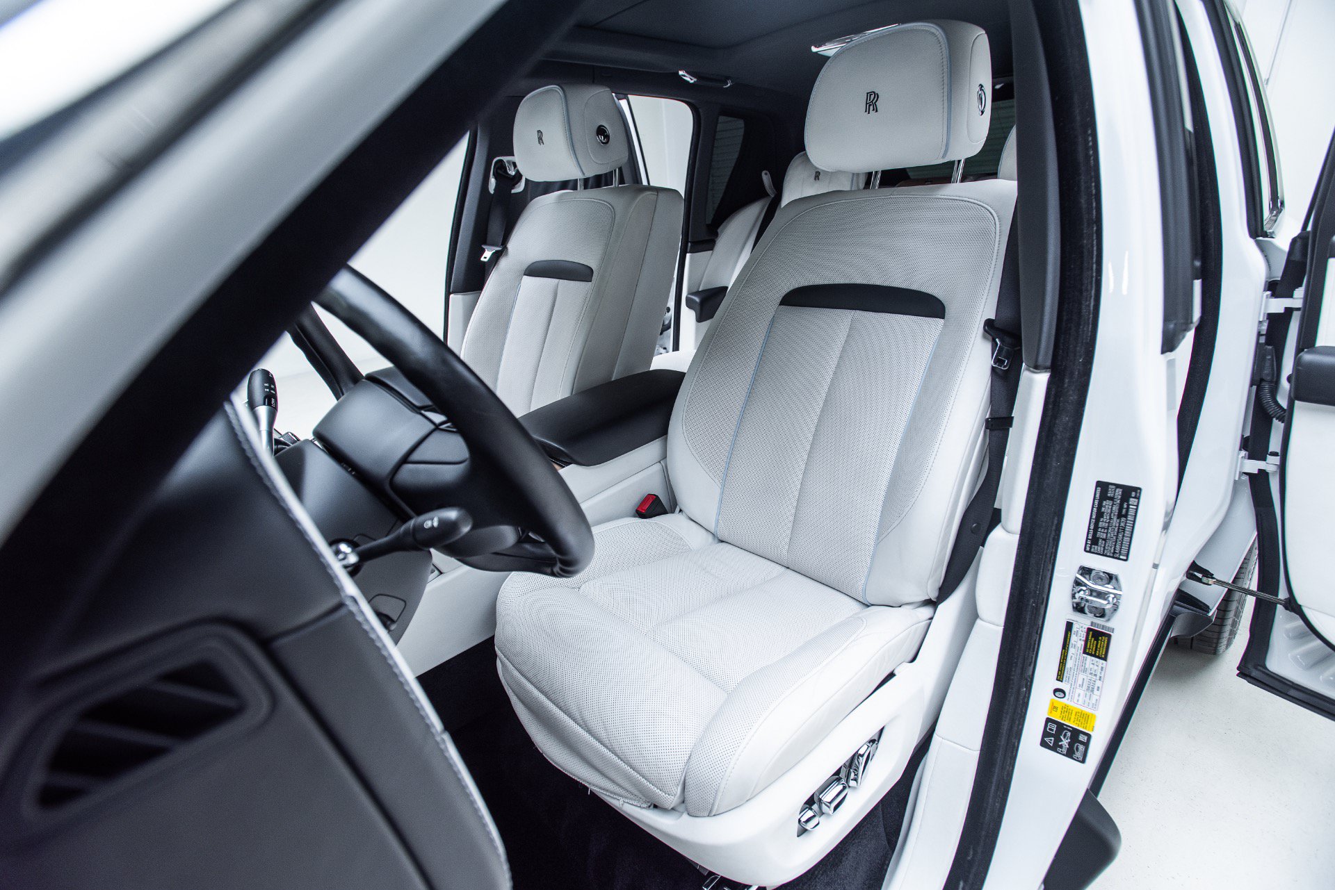 Used 2019 Rolls-Royce Cullinan AWD/4WD image 3