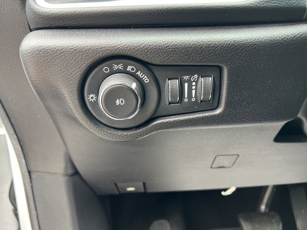 Used 2020 Chrysler Pacifica Touring-L image 34