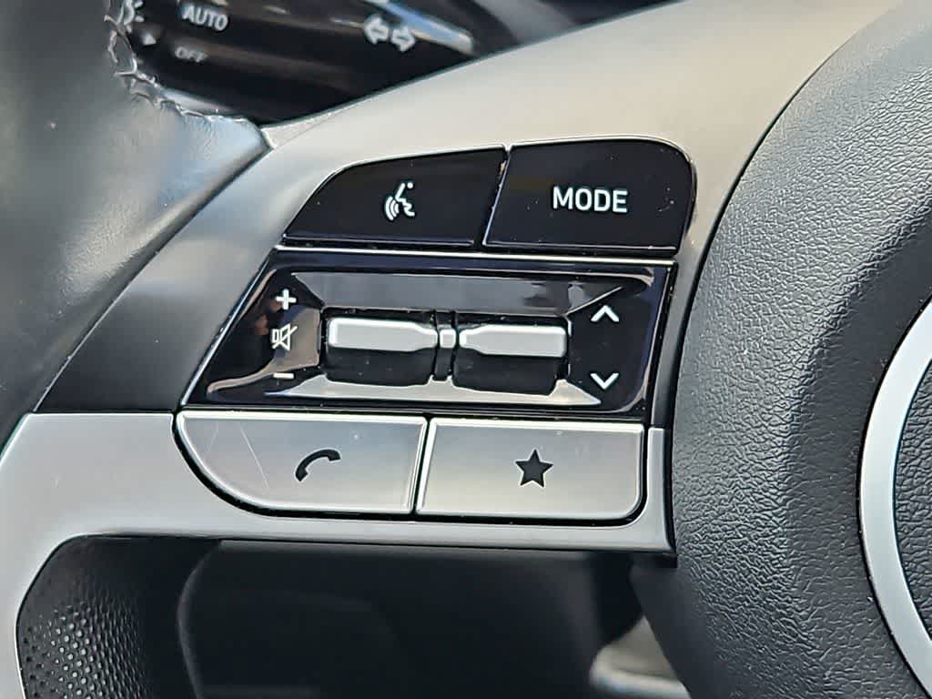 Used 2025 Hyundai Elantra Limited FWD image 21