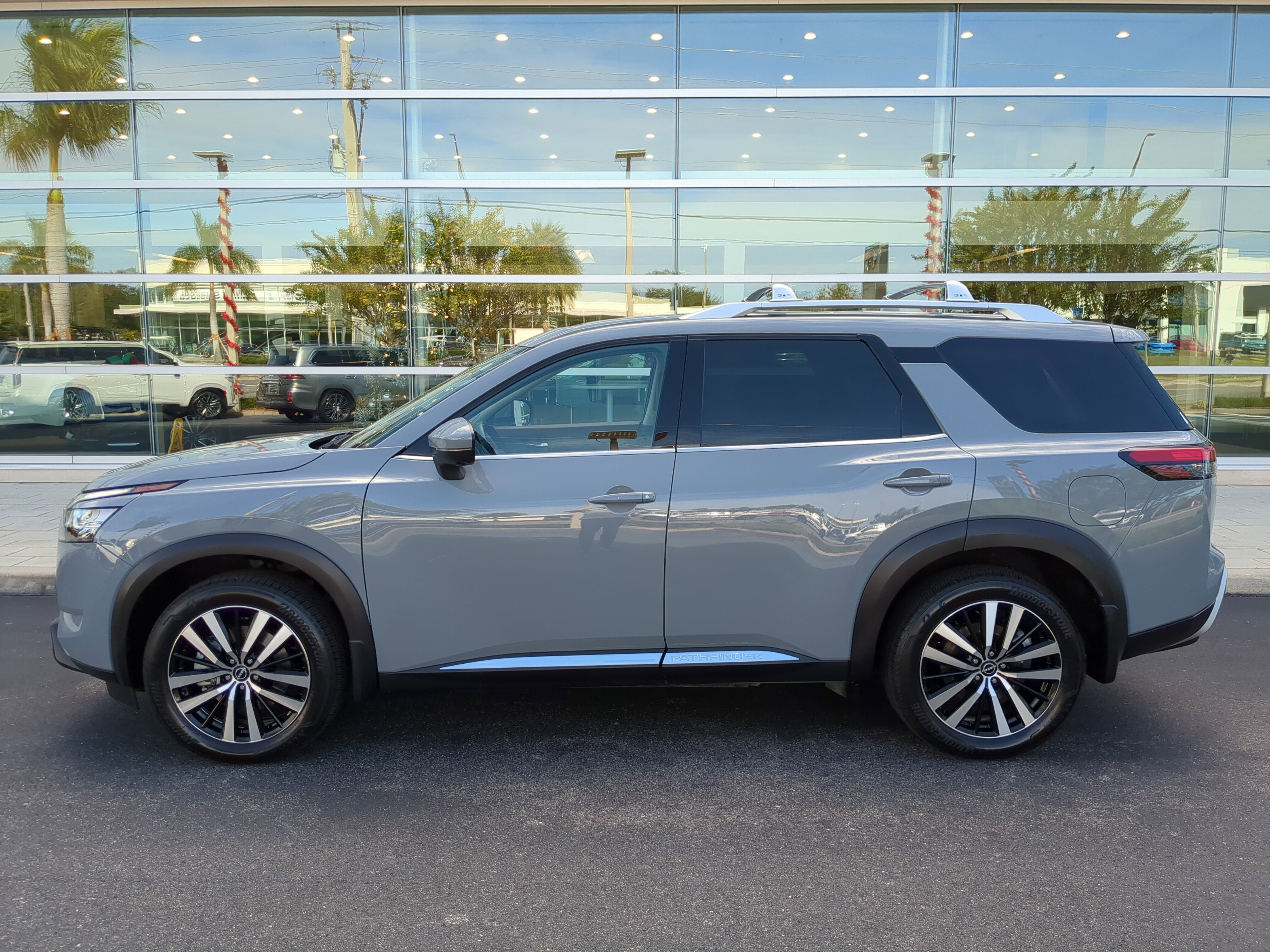 Used 2024 Nissan Pathfinder Platinum w/ Cargo Package image 7