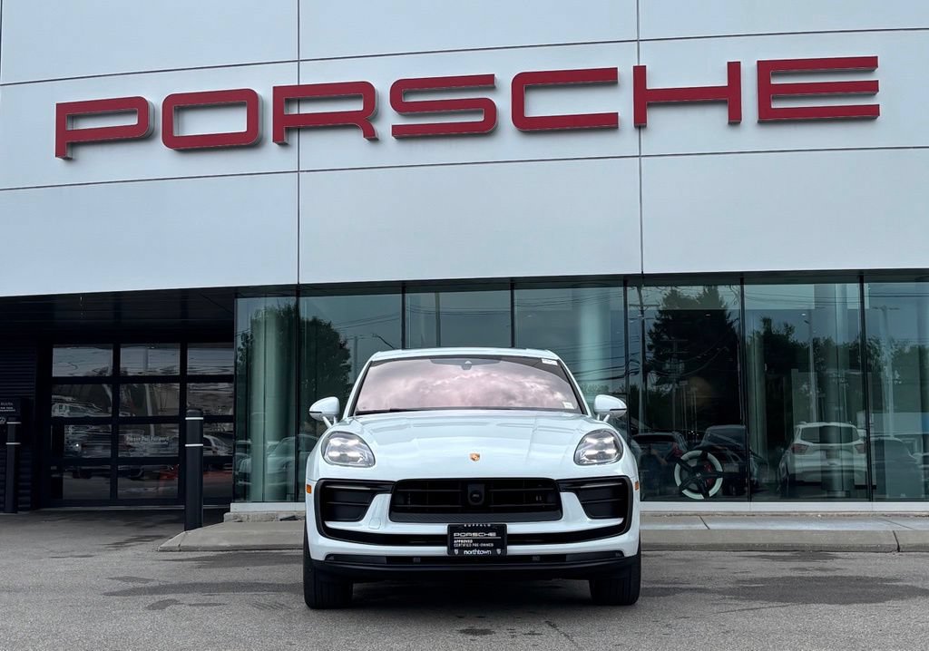 Certified 2023 Porsche Macan AWD/4WD image 23