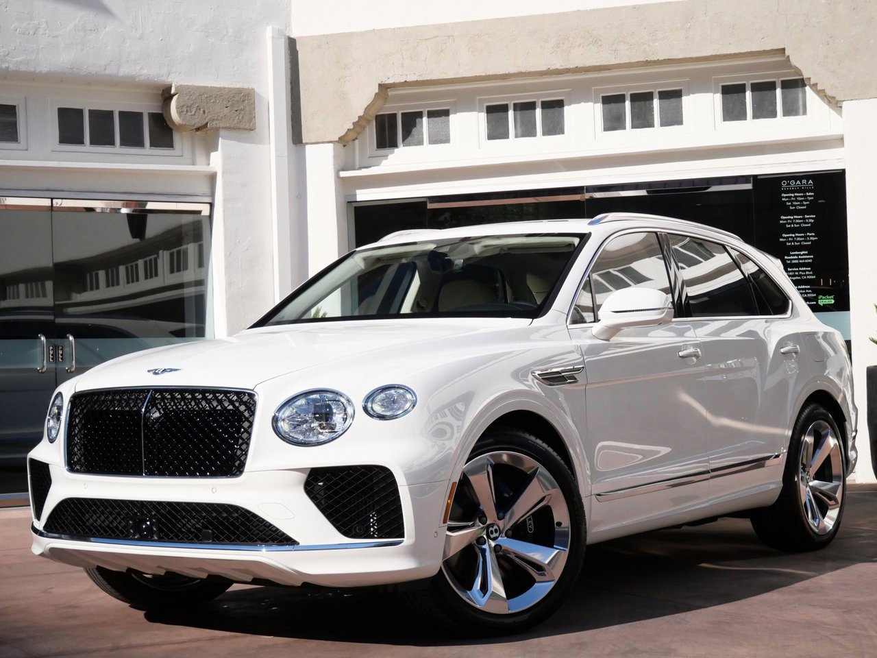 New 2025 Bentley Bentayga Plug-In Hybrid image 11