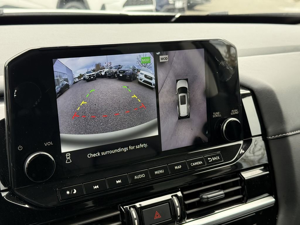 Used 2025 Nissan Pathfinder SL image 32