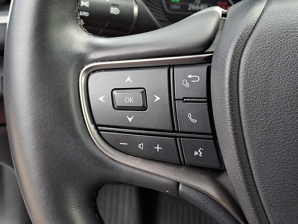 Used 2024 Lexus UX 250h AWD w/ Premium Package image 22