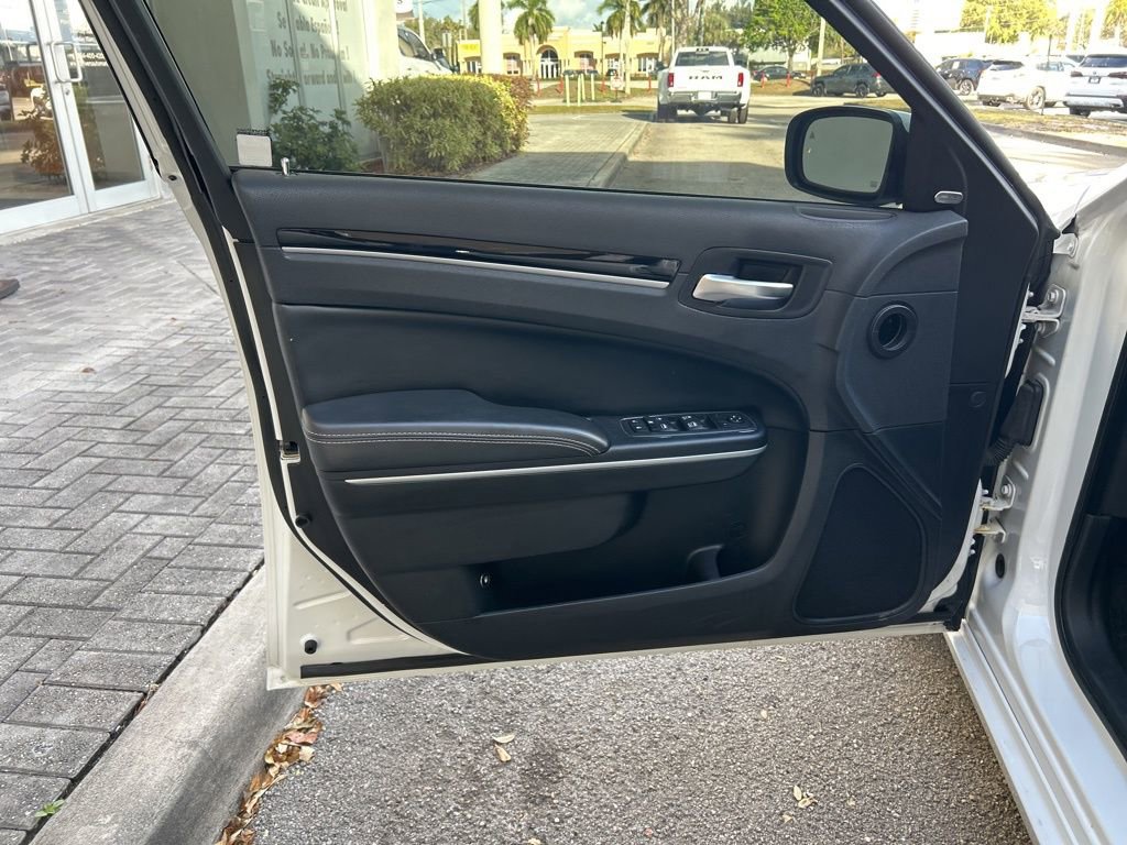 Used 2023 Chrysler 300 S image 32