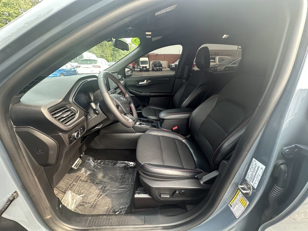 Used 2024 Ford Escape ST-Line w/ Tech Pack #1 image 9