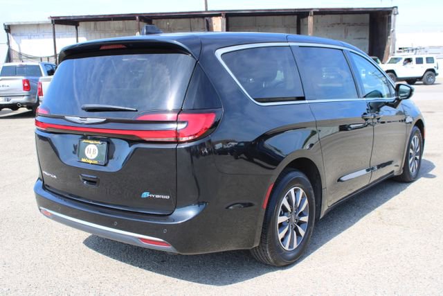 Used 2024 Chrysler Pacifica Limited FWD image 4