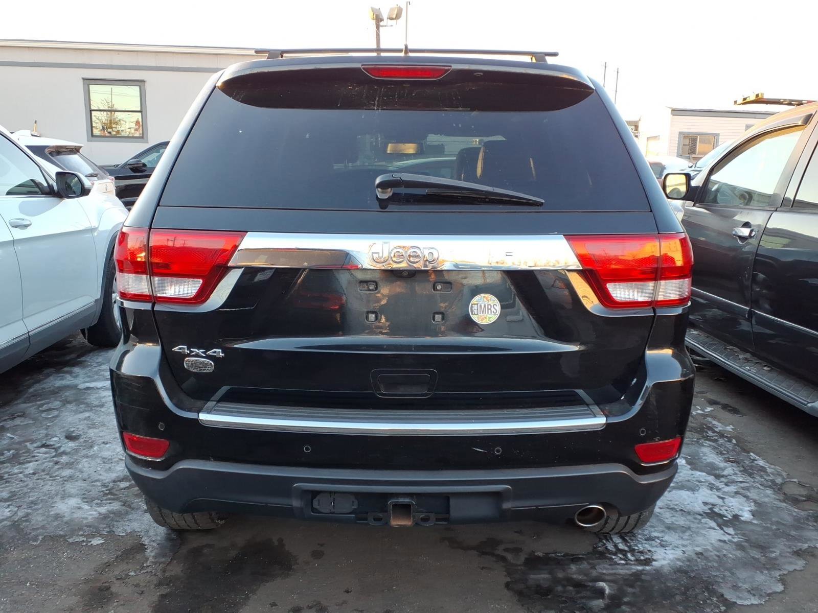 Used 2013 Jeep Grand Cherokee Overland AWD/4WD image 5