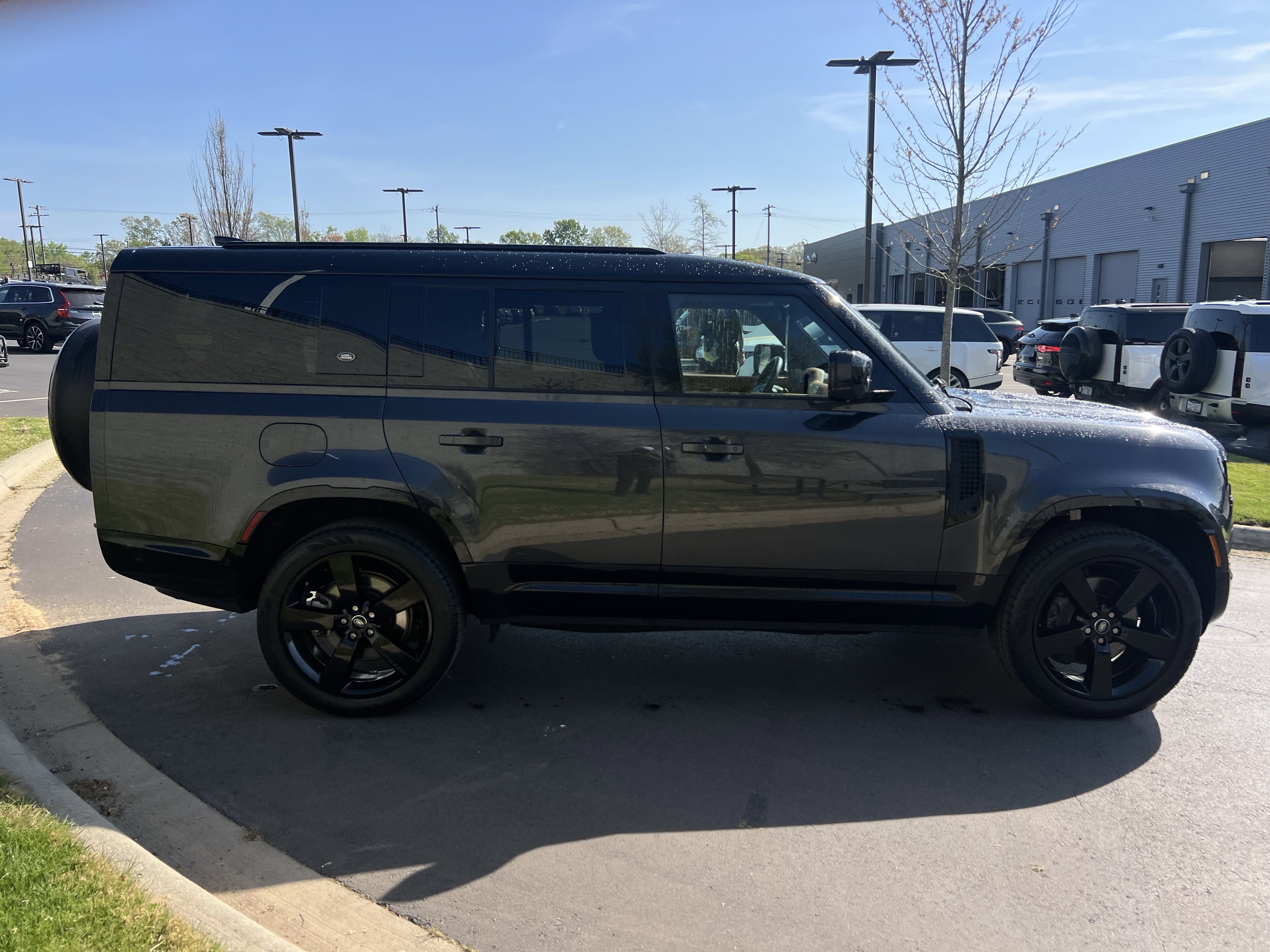 Certified 2024 Land Rover Defender 130 X-Dynamic SE AWD/4WD image 8